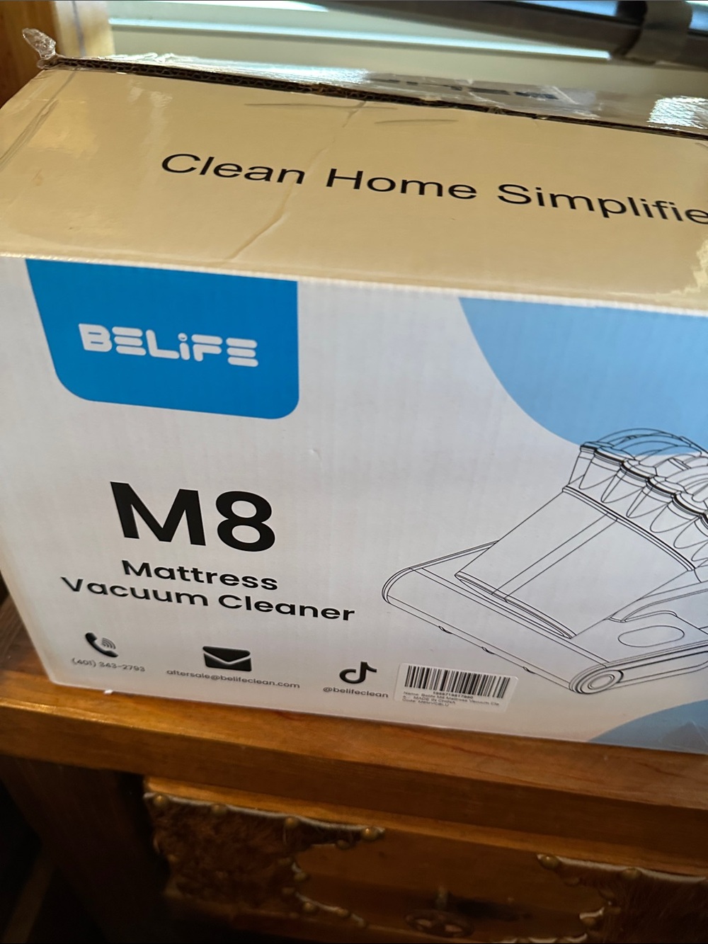M8 Mattress Vacuum Cleaner - White and Blue